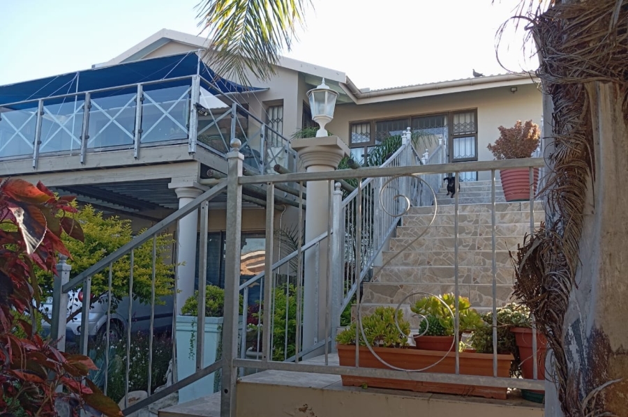 4 Bedroom Property for Sale in Wavecrest Eastern Cape